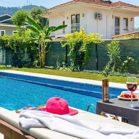 Nergis By Safiya Göcek